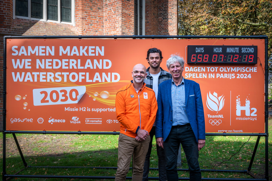 vnlr: André Cats, directeur Topsport NOC*NSF, Kiran Badloe, olympische gouden medaille winnaar Tokyo 2021 en Ulco Vermeulen, initiatiefnemer Missie H2