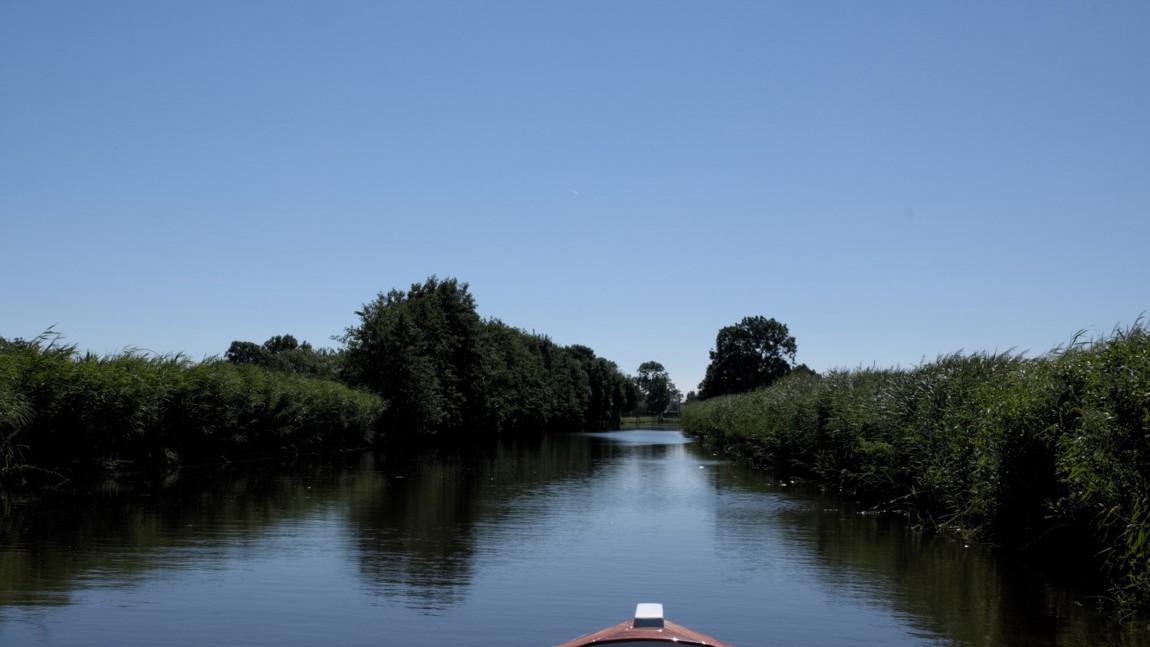 De Hollandsche IJssel lijkt op het gekanaliseerde deel op de Vecht of de Vliet