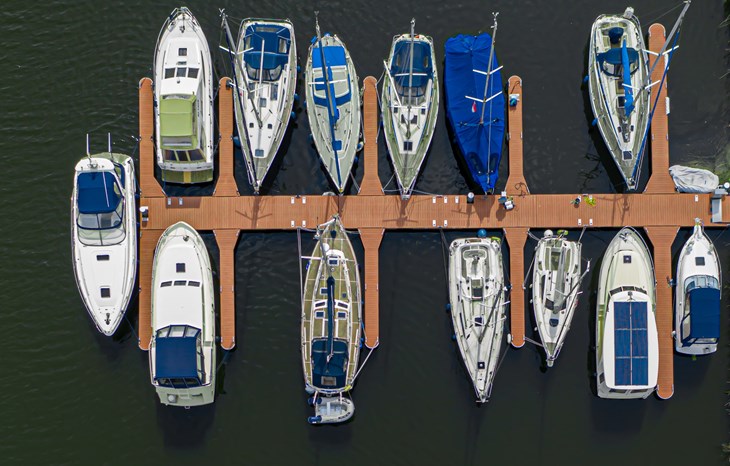 Steiger Boten Zeilboot Motorboot .C Shutterstock 1695731506