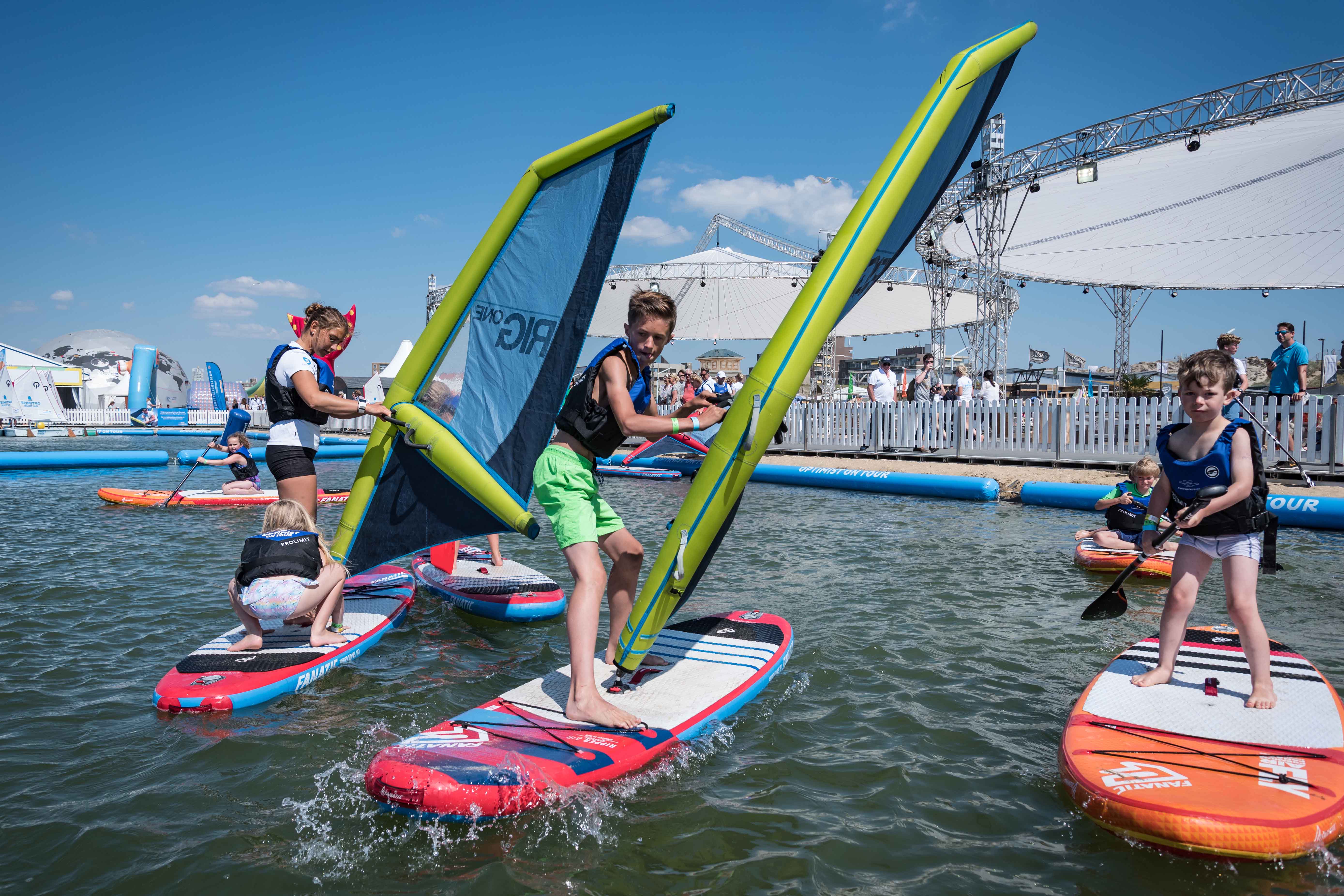 Gratis zeilen, suppen, kano en surfen voor kinderen in Almere