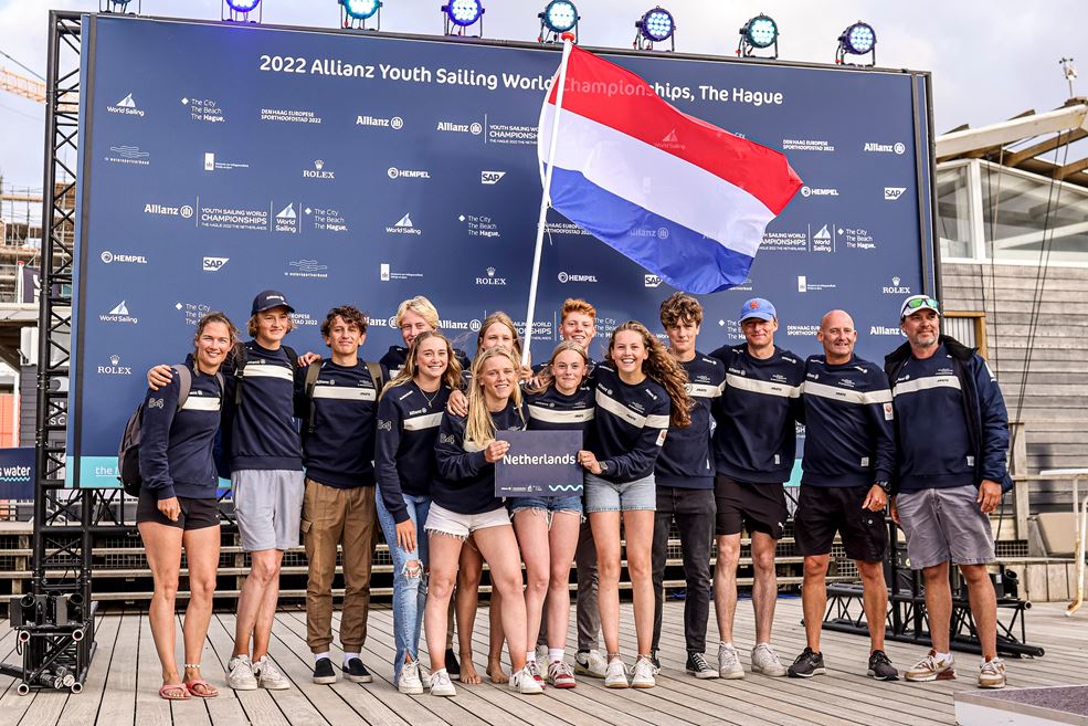 Vlnr Marieke Jongens (coach), Michiel van der Vorm, Duuk van Hees, Zara Rozeboom, Olaf Ganzevles, Linde Timmermans, Roos Wind, Vera ter Horst, Hidde van der Meer, Jorien Hin, Stijn Gast, Daan Boekholt, Martijn van Geemen (coach), Marc de Haas (team leider)