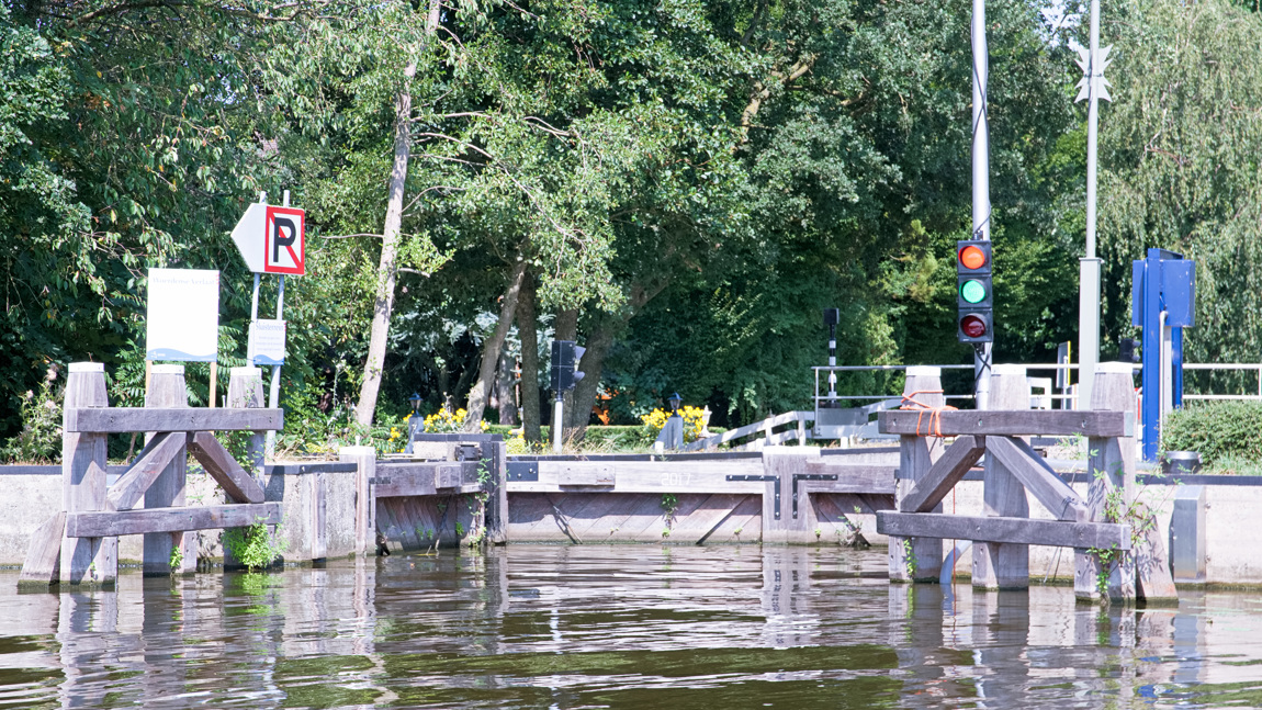 De schutsluis Woerdensche verlaat is de naamgever van het gelijknamige dorp.