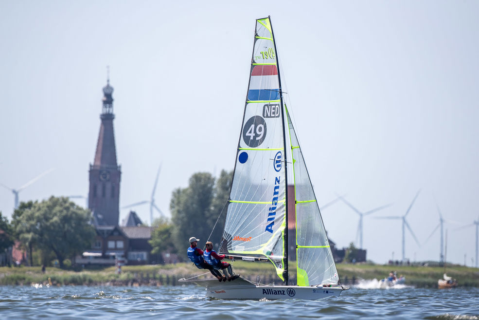 Bart Lambriex en Pim van Vugt voor de kust van Medemblik (fotograaf Sander van der Borch)