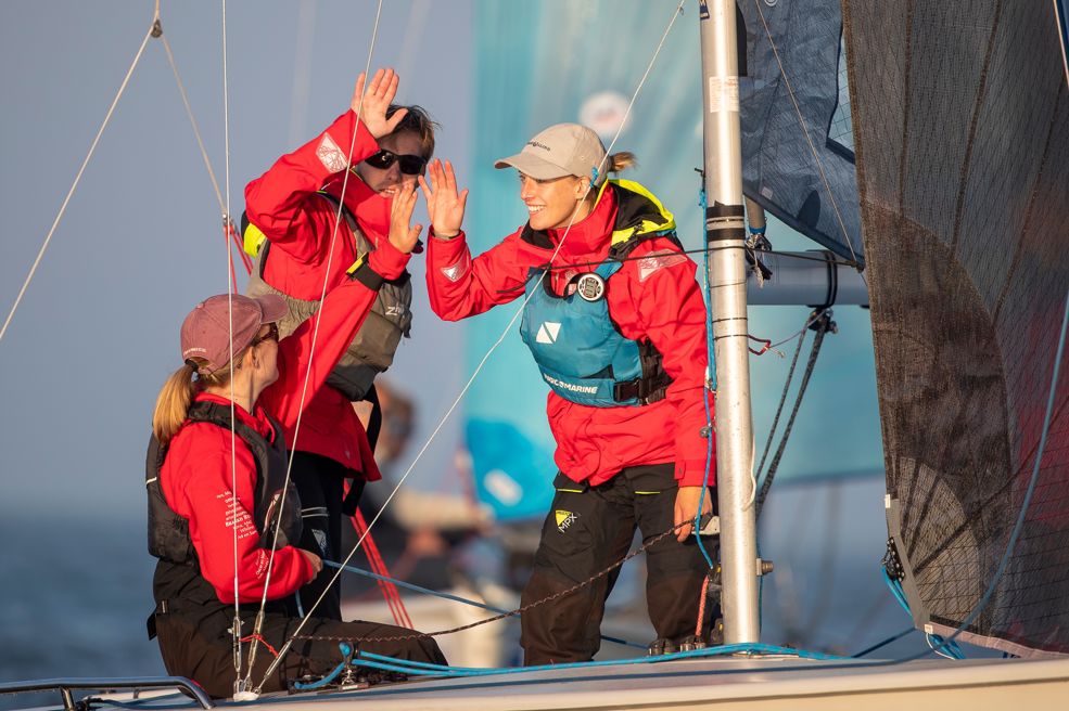 High Fives tijdens de Allianz Regatta (fotograaf Sander van der Borch)