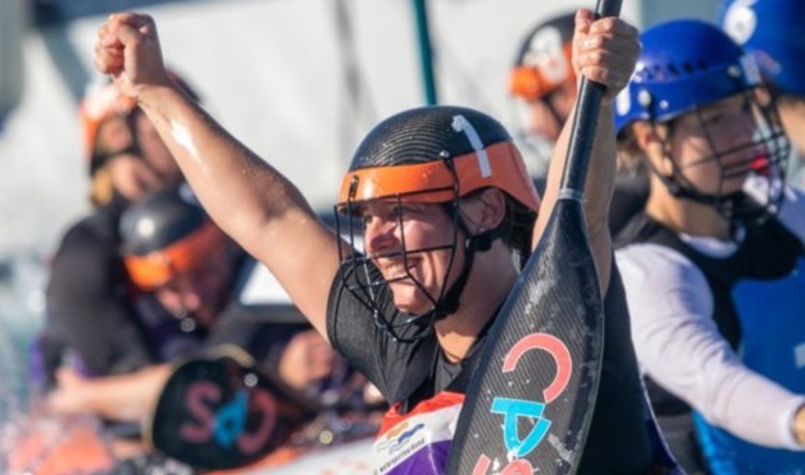 Charlotte Bakkes als kanopoloster