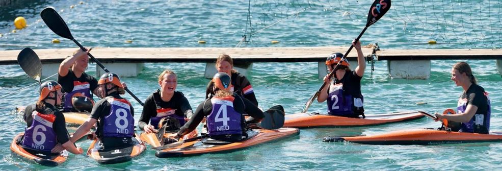 Oranje Dames na de overwinning in de halve finale op Duitsland - Foto: Nanda van den Berg