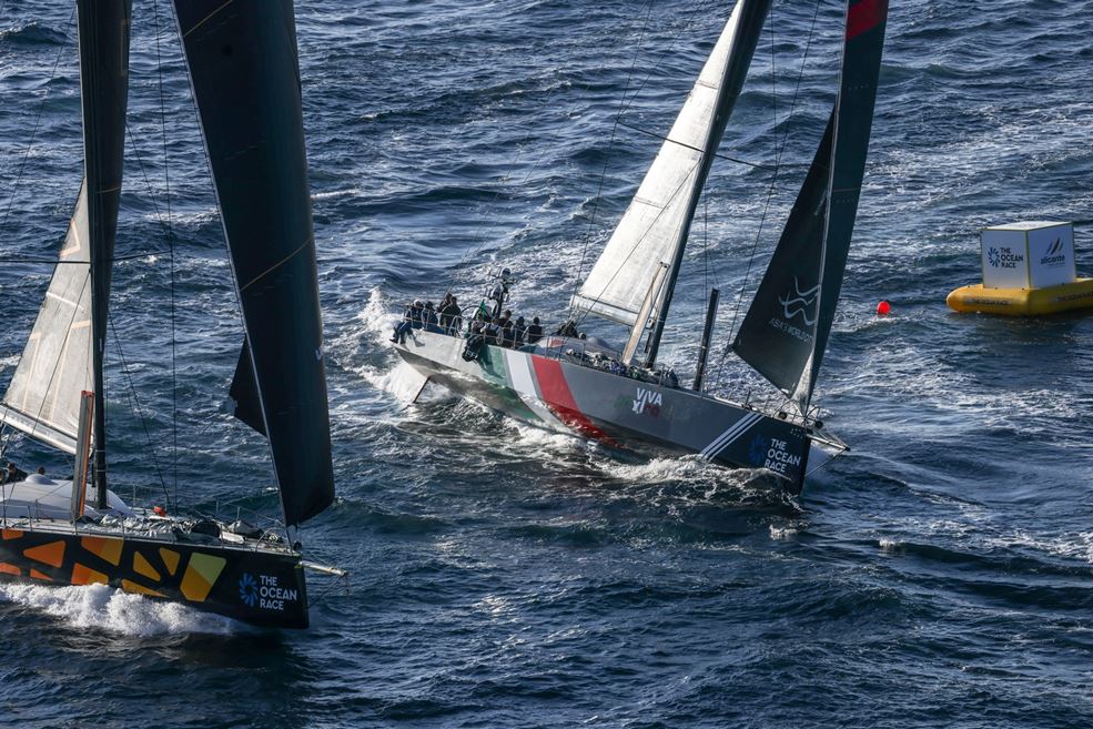 Team Viva Mexico met aan boord Annemieke Bes - Sailing Energy / The Ocean Race