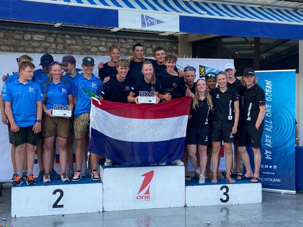 Podium met vlnr. Oostenrijk (2) DutchSail - Nederland (1) - Denemarken (3). ©Foto: DutchSail